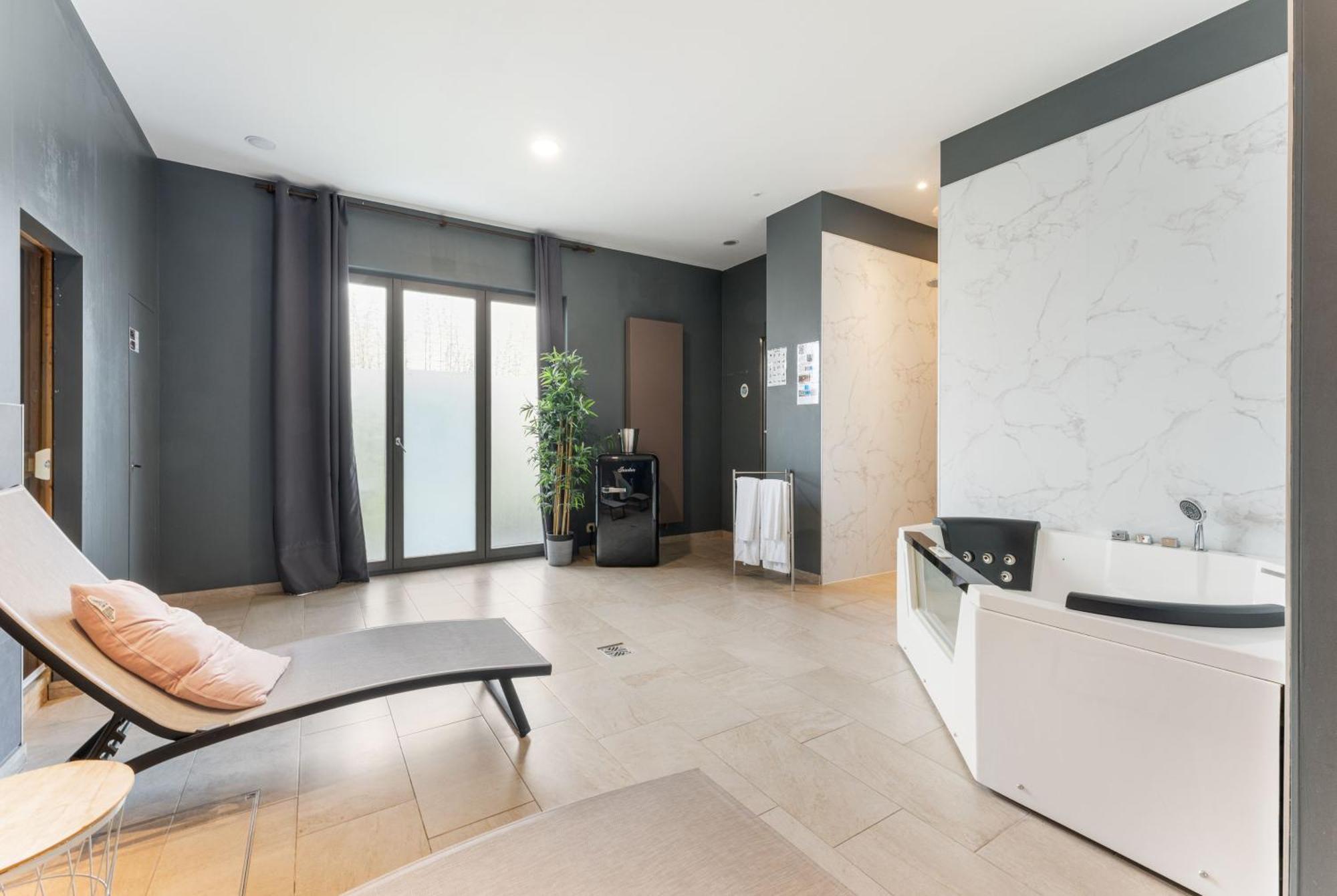 The Rose Suites บรูจส์ ภายนอก รูปภาพ