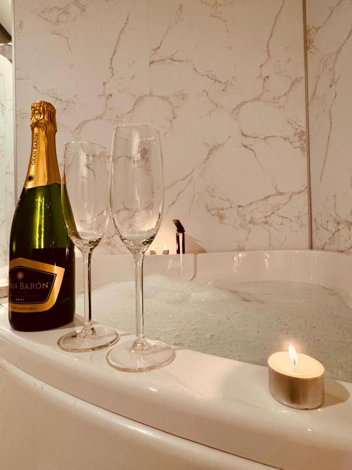 The Rose Suites บรูจส์ ภายนอก รูปภาพ